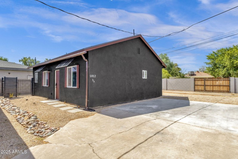 61-web-or-mls-1012-e-pierson-st