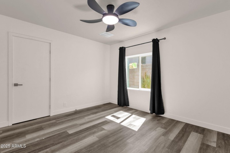 25-web-or-mls-1012-e-pierson-st