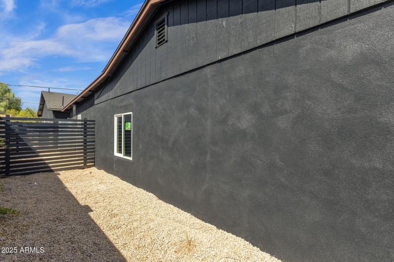 29-web-or-mls-1012-e-pierson-st