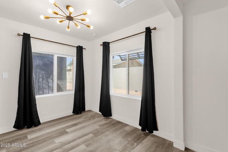 40-web-or-mls-1012-e-pierson-st