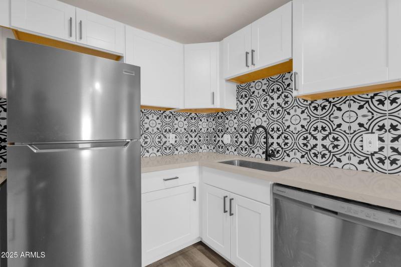 44-web-or-mls-1012-e-pierson-st