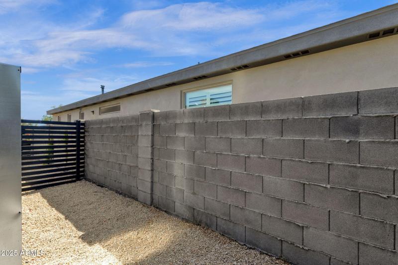 55-web-or-mls-1012-e-pierson-st