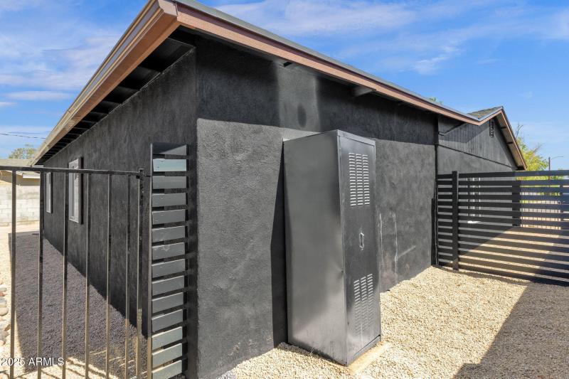 56-web-or-mls-1012-e-pierson-st