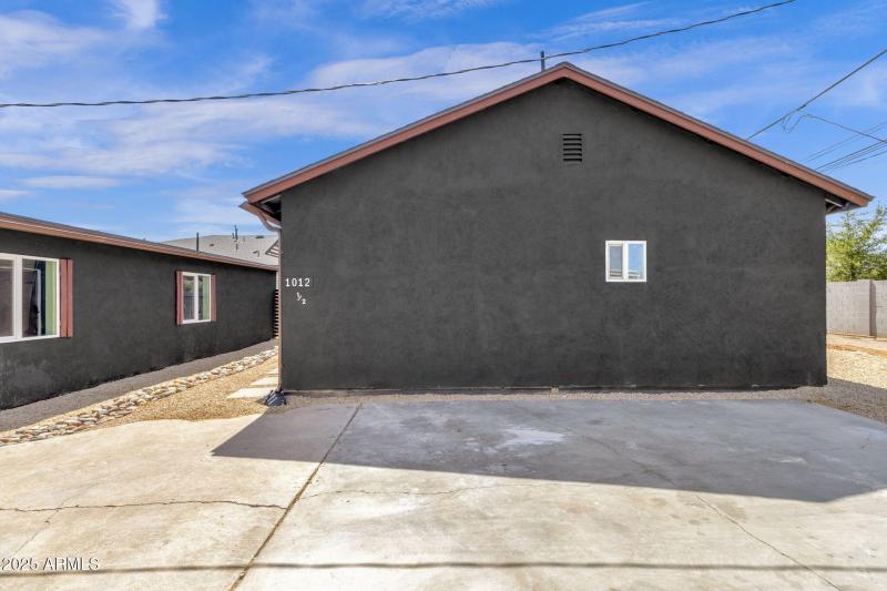 60-web-or-mls-1012-e-pierson-st