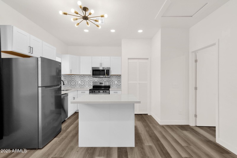 69-web-or-mls-1012-e-pierson-st