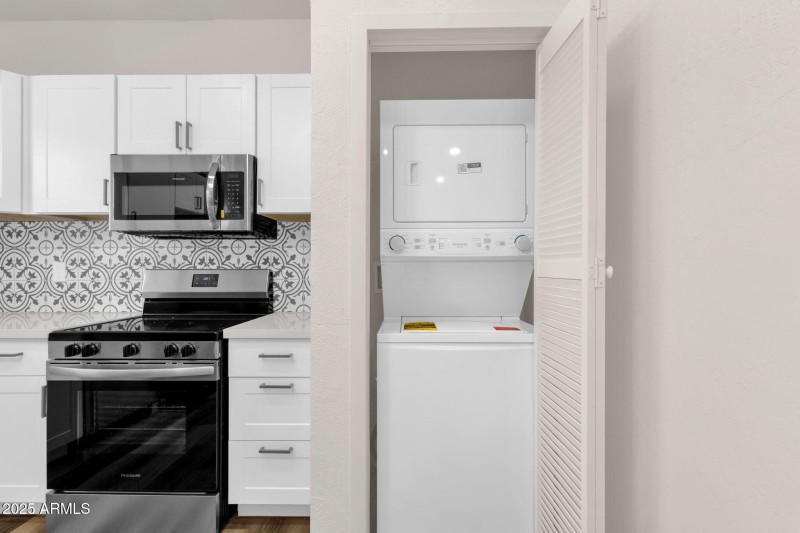 72-web-or-mls-1012-e-pierson-st