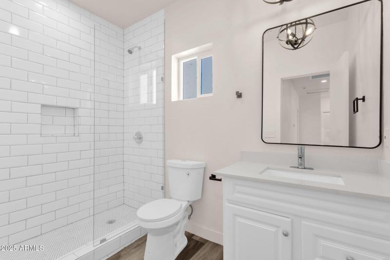 82-web-or-mls-1012-e-pierson-st