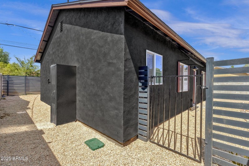 84-web-or-mls-1012-e-pierson-st