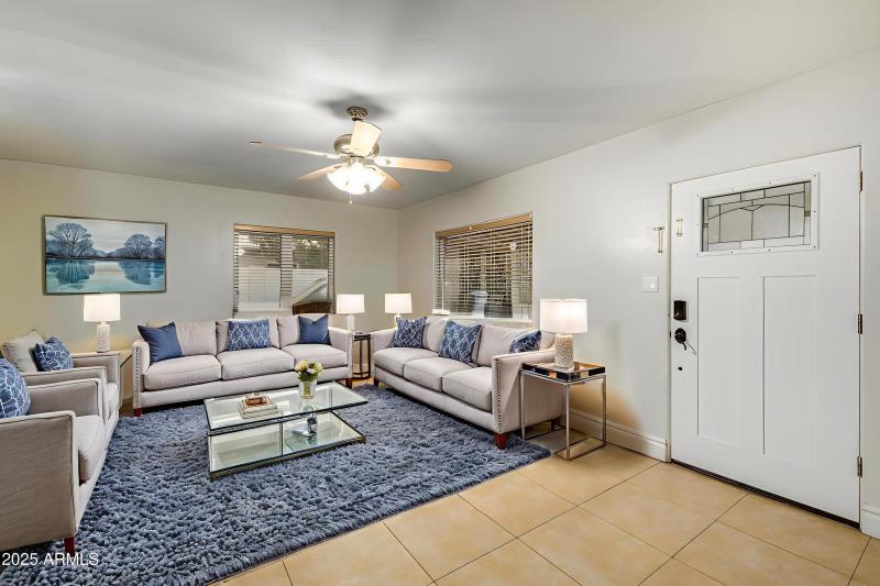 11-10th - Living Room - Modern - 6