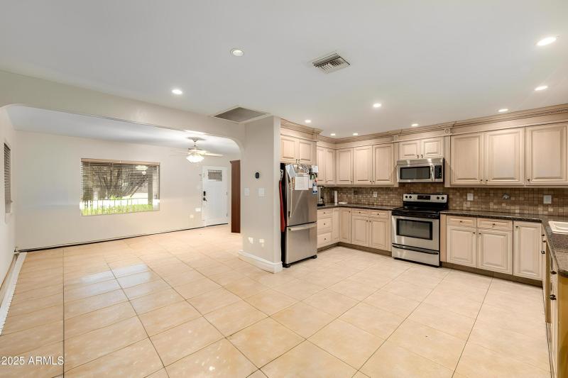 18-10th - Furniture removed - 0