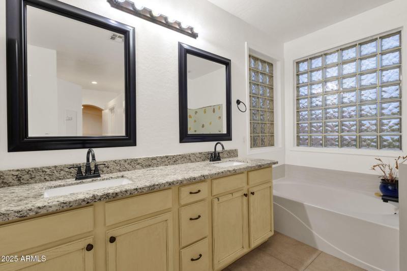 34-web-or-mls-969-e-oakland-st