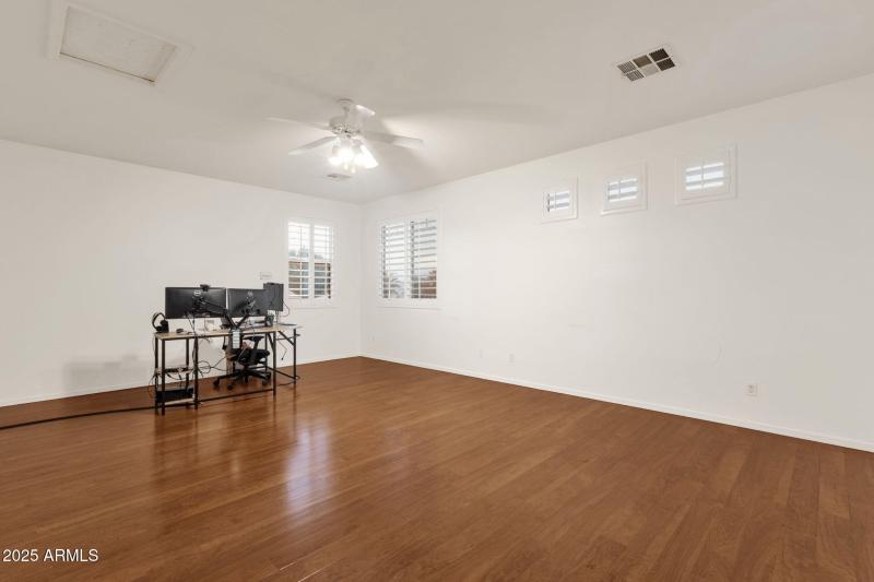 38-web-or-mls-969-e-oakland-st