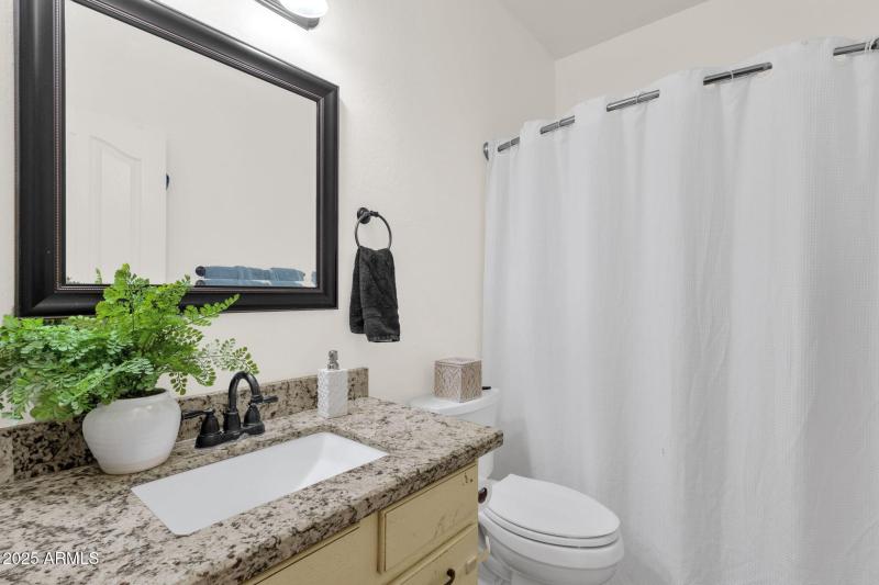 17-web-or-mls-969-e-oakland-st