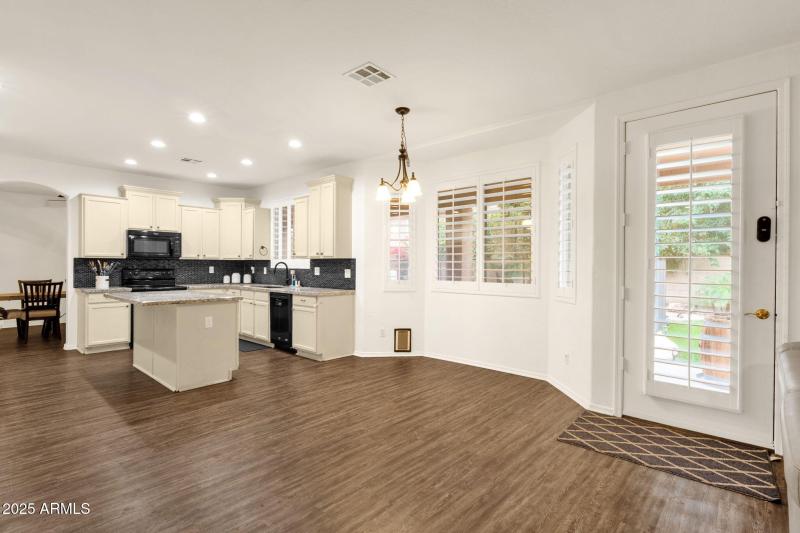 22-web-or-mls-969-e-oakland-st