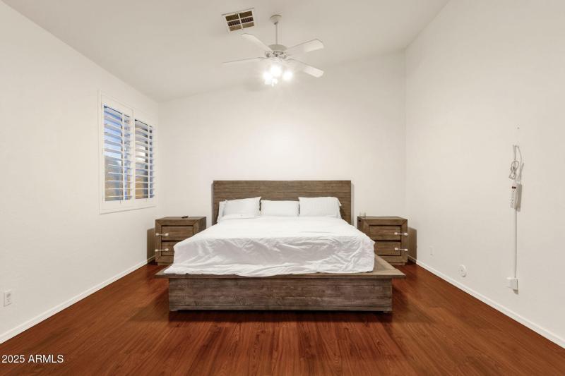 30-web-or-mls-969-e-oakland-st