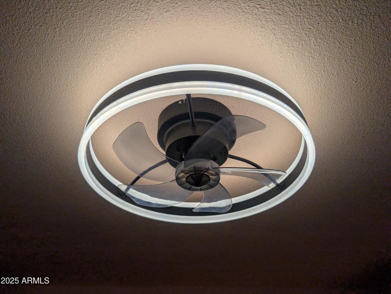 PXL_20251222_233036680