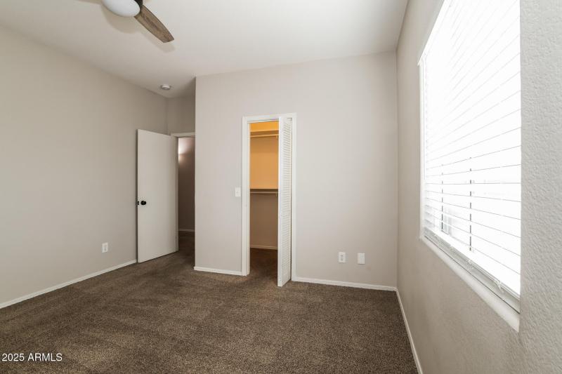 018-photo-bedroom-15024592