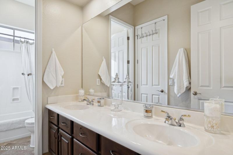 Jack and Jill Guest Rooms 2 and 3