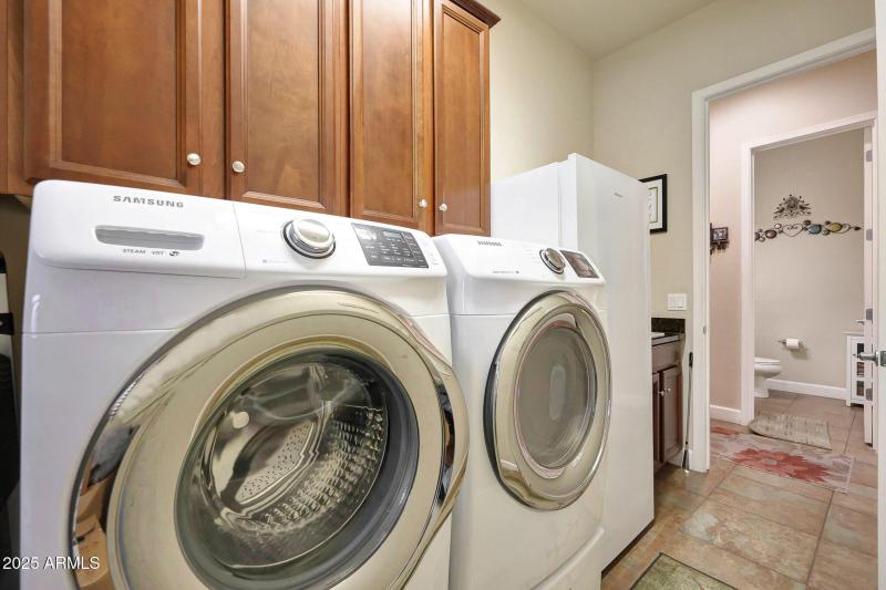 17394 W Lincoln St_laundry