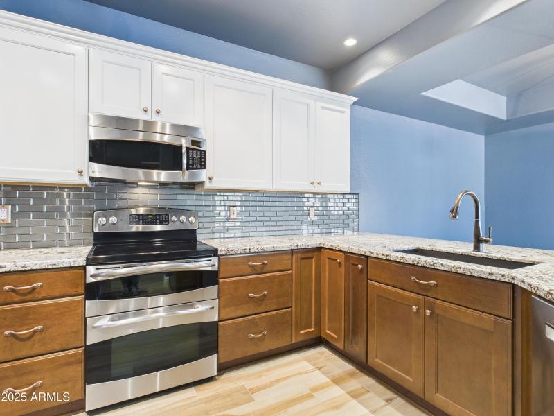 1 13826 N 96th St Kitchen