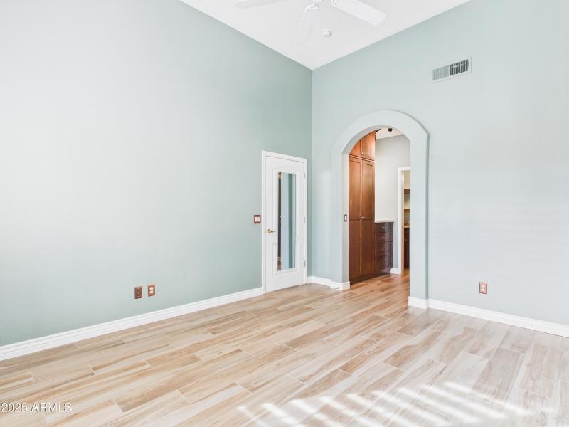 19 13826 N 96th St Primary Suite