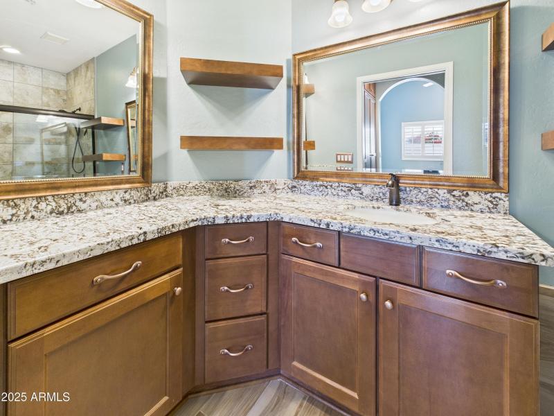 25 13826 N 96th St Primary Bathroom