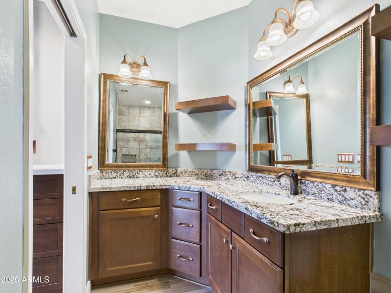 31 13826 N 96th St Primary Bathroom