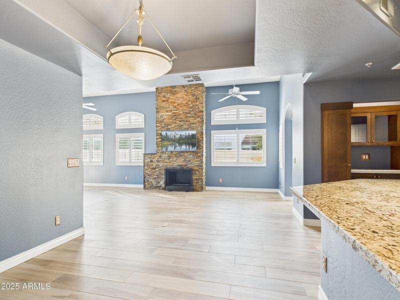 44 13826 N 96th St Dining Room