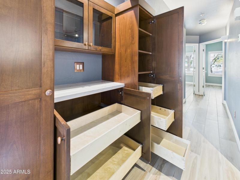 81 13826 N 96th St Hall Cabinetry