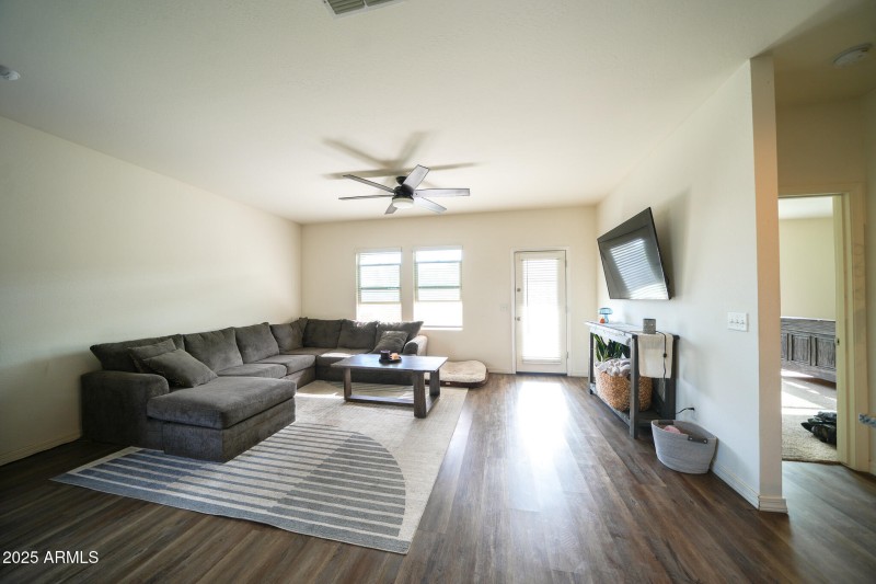 20001 W Woodlands Living room