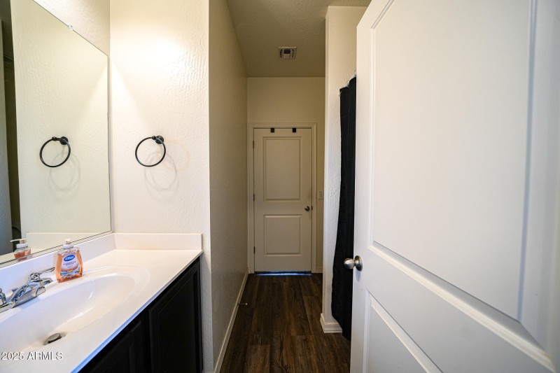 jack n jill bathroom 2