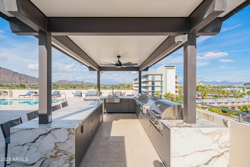 Outdoor Kitchen & BBQ