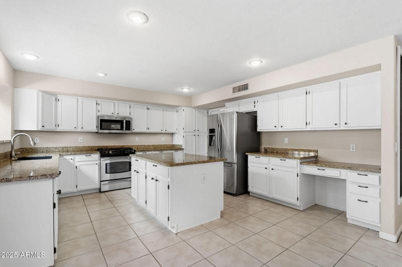 011__310 S Granite Ct