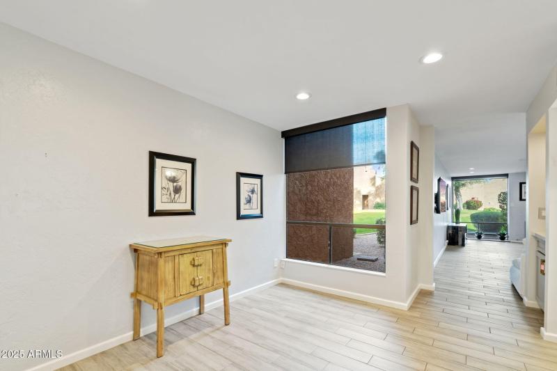 Breakfast/Office area