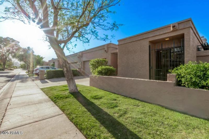 7962 E San Miguel Ave