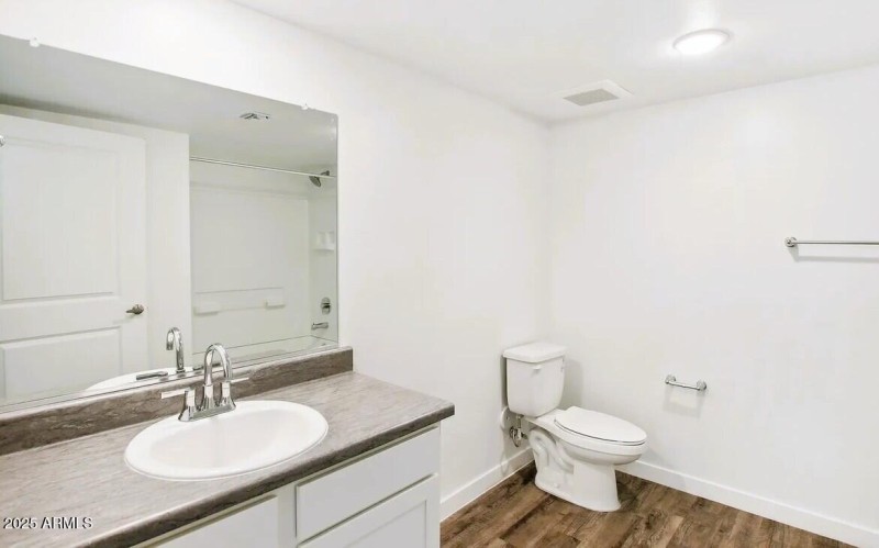 Hall bath for second bedroom - 36 Bldg E