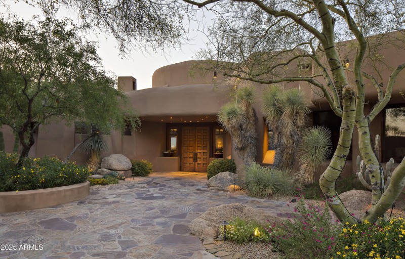 6 Apache Clubhouse Entry