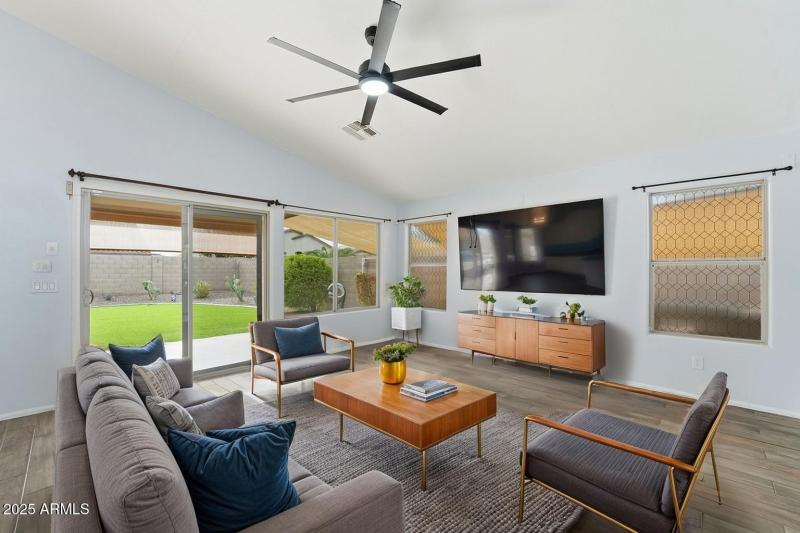 40747-W-Hopper-Drive-22 - Living Room