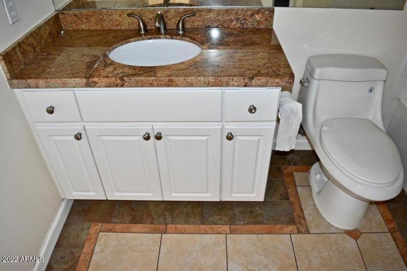 17 Main Bedroom Bath