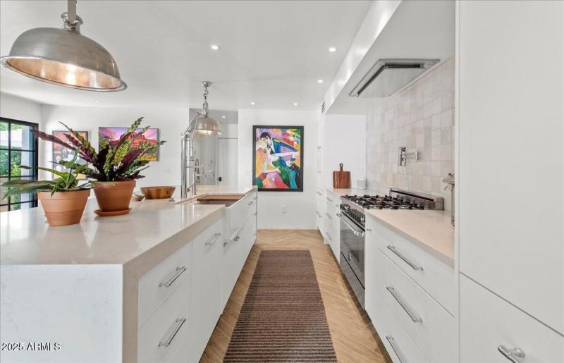 10-4843 N 72nd Way 08