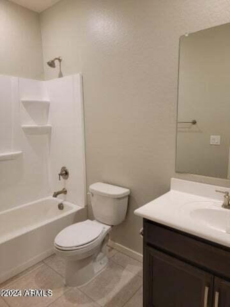 Guest Bath between Guest rms!