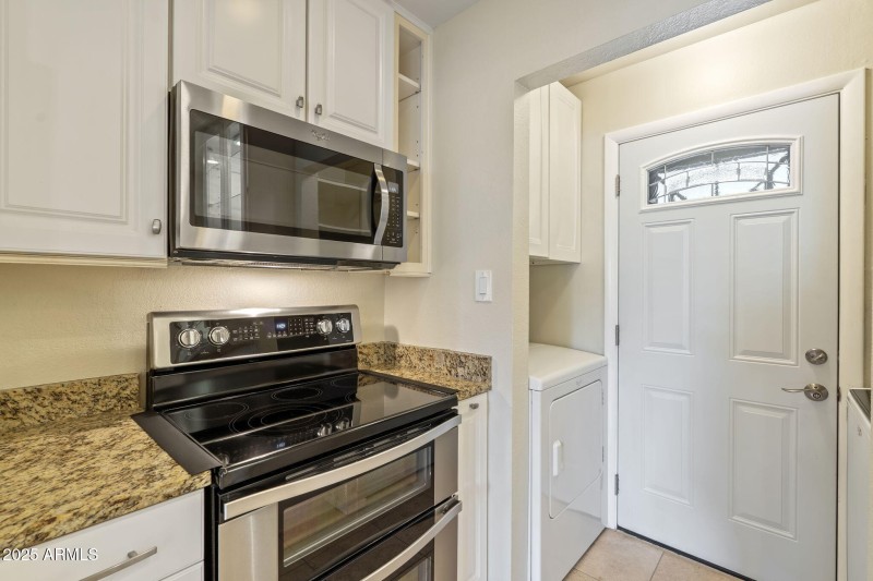 Double ovens and built-in microwave!