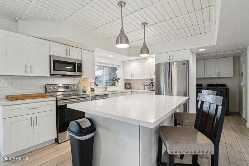 21-web-or-mls-E Shaw Butte Dr-0705-011