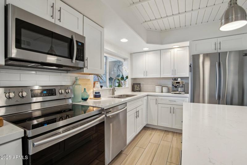 23-web-or-mls-E Shaw Butte Dr-0705-013