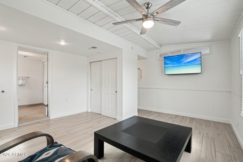 25-web-or-mls-E Shaw Butte Dr-0705-015