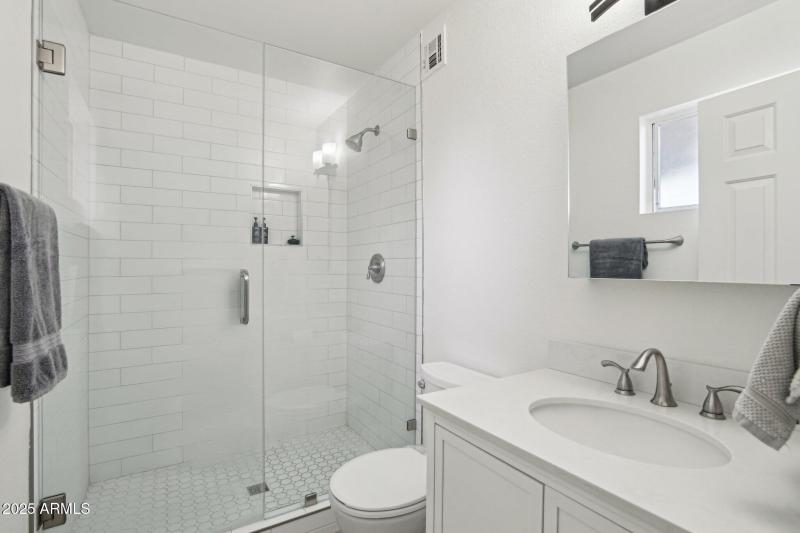 35-web-or-mls-E Shaw Butte Dr-0705-025