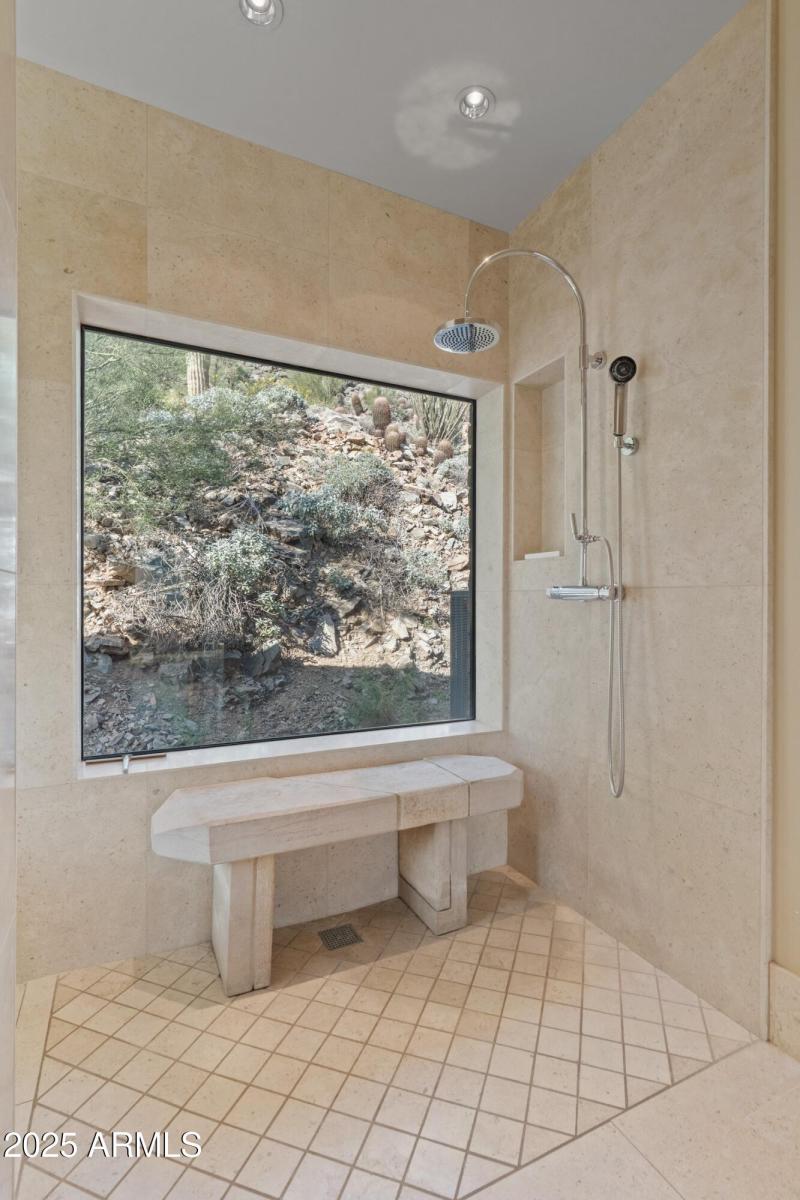 7310 N Highcliff Dr-19