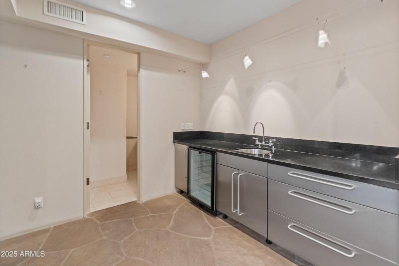 7310 N Highcliff Dr-40