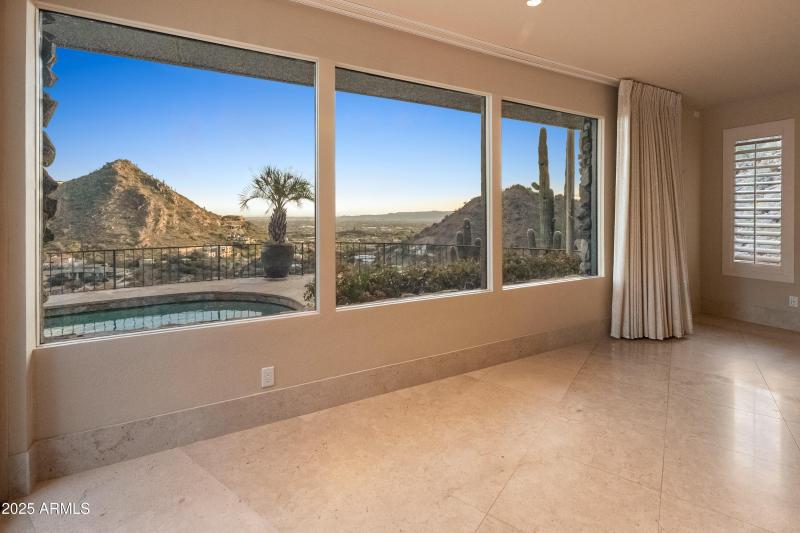 7310 N Highcliff Dr-68