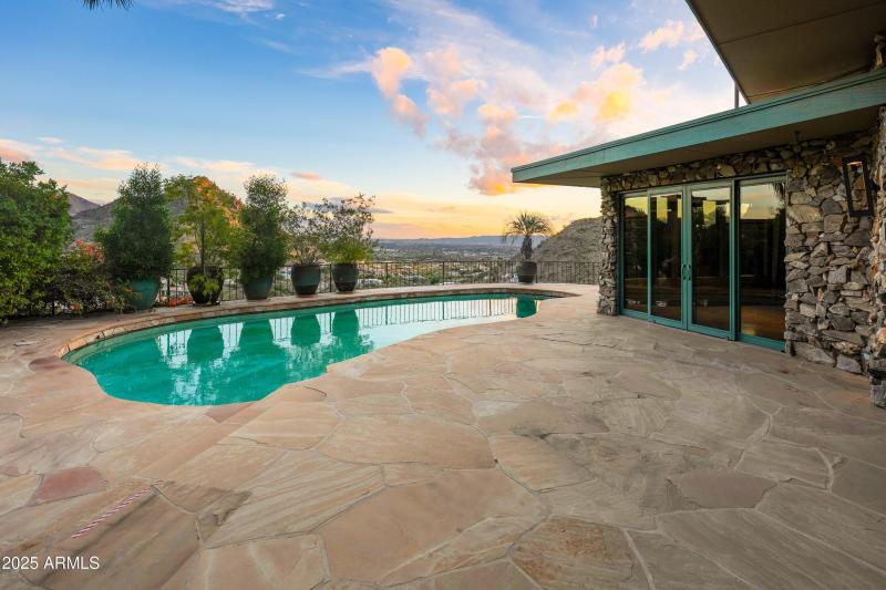 7310 N Highcliff Dr-79